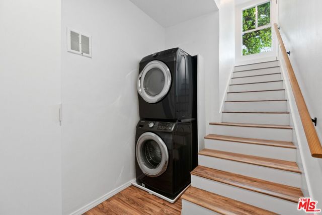 17114 Palisades Circle, Pacific Palisades CA: https://media.crmls.org/mediaz/af335bda-6d72-40d9-8911-007777e5bddb.jpg