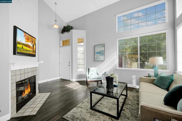 314 Skyline Dr, San Ramon CA: https://media.crmls.org/mediaz/af33c24c-92e9-48d1-91b6-cc6174be534f.jpg