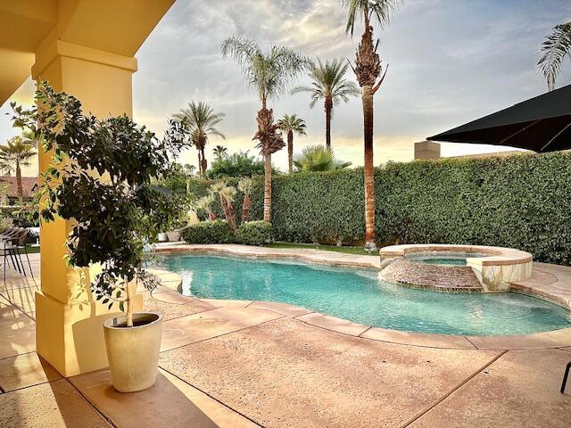 16 Villaggio Place, Rancho Mirage CA: https://media.crmls.org/mediaz/af3400f3-df59-4b11-8845-441c3ee69683.jpg