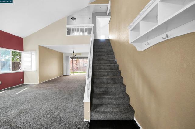 1974 Paradise Valley Ct, Tracy CA: https://media.crmls.org/mediaz/af347956-8c25-4afb-90c9-eb9bc7a6c6a2.jpg
