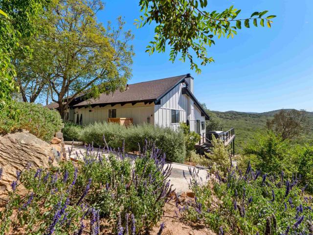 20790 Fortuna Del Norte, Escondido CA: https://media.crmls.org/mediaz/af3525e6-aa09-4490-b445-8c25eb181b42.jpg