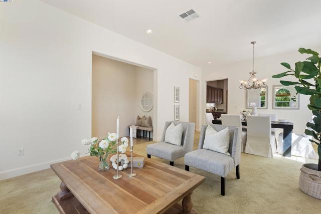 2715 Palatino Ct, Dublin CA: https://media.crmls.org/mediaz/af357149-89a6-4656-8001-05bfe89b1009.jpg