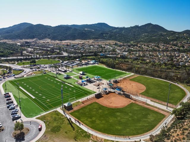 Detail Gallery Image 26 of 32 For 34221 Woodmont, Lake Elsinore,  CA 92532 - 4 Beds | 3 Baths