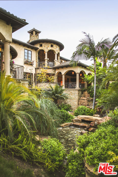 427 La Marina Drive, Camarillo CA: https://media.crmls.org/mediaz/af35bda6-ce82-4ceb-88dc-f44fe813fabe.jpg