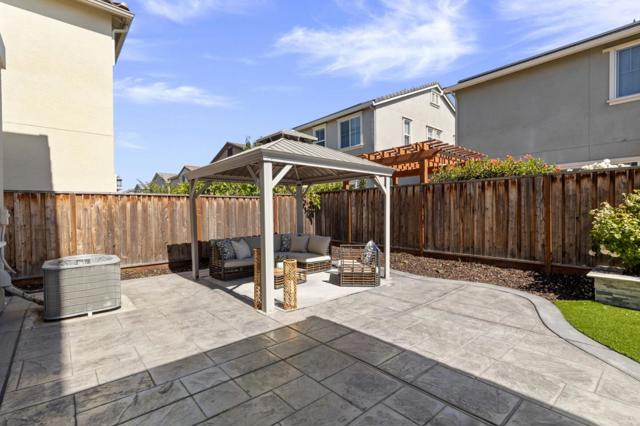 39806 Tomcod Street, Newark CA: https://media.crmls.org/mediaz/af35cc42-01b7-4ee9-9e6a-fcc392aef132.jpg