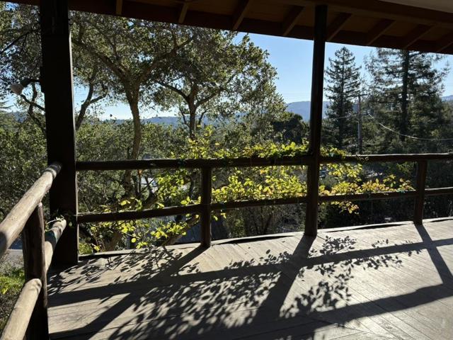 102 Santa Maria Avenue, Portola Valley CA: https://media.crmls.org/mediaz/af35dc85-4643-4a6b-8f19-c68e3772d322.jpg