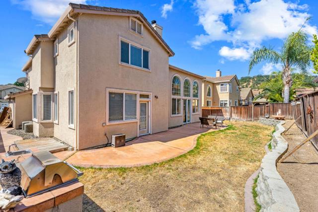 1515 Dovetail Way, Gilroy CA: https://media.crmls.org/mediaz/af369837-d3b8-48bb-ba03-5a77c85112e3.jpg