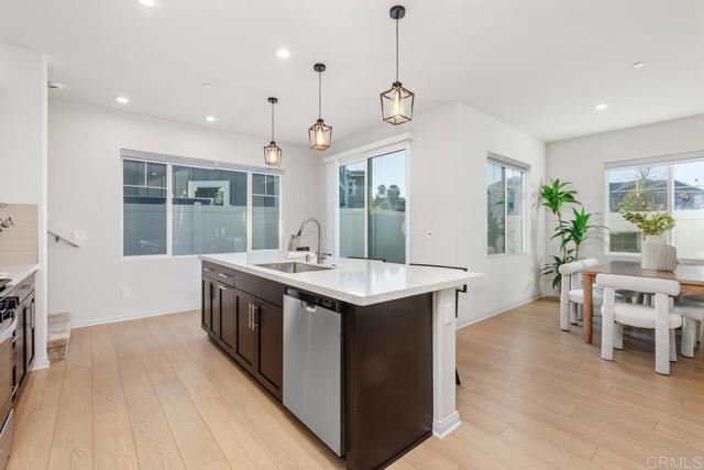 Detail Gallery Image 15 of 40 For 1505 Wingwood Ln, Vista,  CA 92083 - 3 Beds | 2/1 Baths