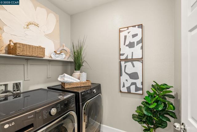 612 Farmstead Drive, Vacaville CA: https://media.crmls.org/mediaz/af36e824-4107-4dce-addf-b0f0360675e9.jpg
