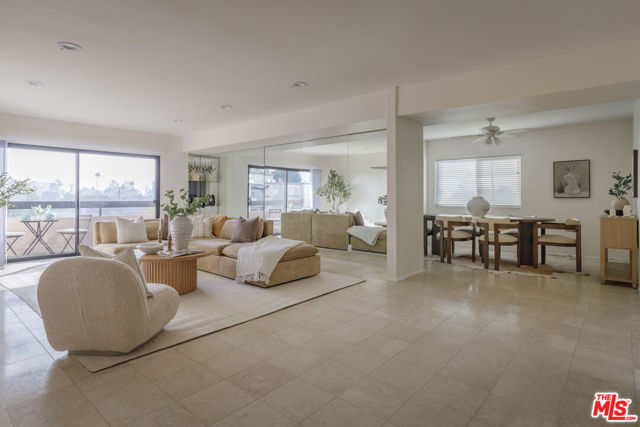 4829 Whitsett Avenue, Valley Village CA: https://media.crmls.org/mediaz/af37609b-83f0-4d09-8f72-2a2cd2d08713.jpg