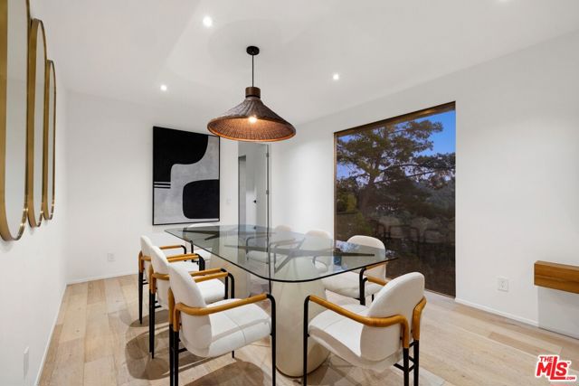 8583 Skyline Drive, Los Angeles CA: https://media.crmls.org/mediaz/af377de3-a9fd-4451-aa32-888c60edf493.jpg