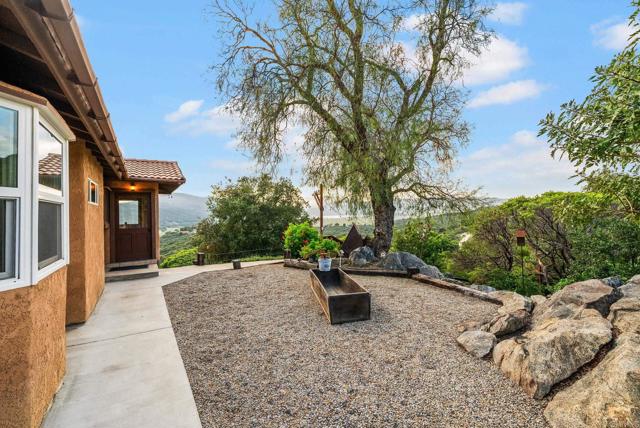 27751 Highway 79, Santa Ysabel CA: https://media.crmls.org/mediaz/af37ccab-c9fd-4d76-b0dd-a9a33fed6078.jpg