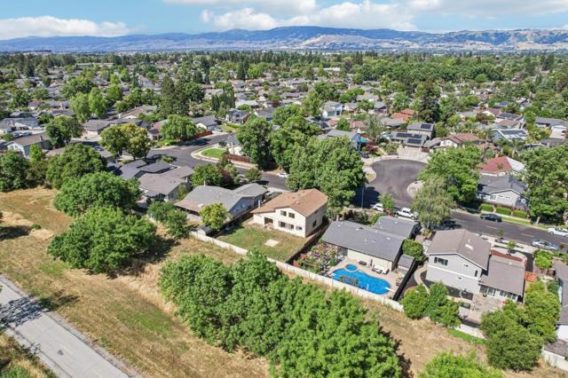 7433 Crawford Drive, Gilroy CA: https://media.crmls.org/mediaz/af37f9cb-a9f8-4a12-b55b-a03bf7df3e5a.jpg