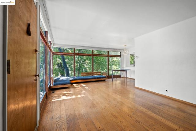 1730 Highland Pl, Berkeley CA: https://media.crmls.org/mediaz/af38215e-ba3c-4208-bea3-165fb5edac5b.jpg