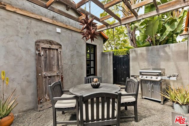 5990 Saturn Street, Los Angeles CA: https://media.crmls.org/mediaz/af3881b1-4edb-417b-95a3-0cc0d08c658f.jpg