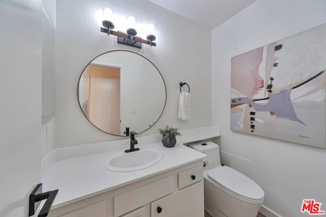 5870 Green Valley Circle, Culver City CA: https://media.crmls.org/mediaz/af38b295-647c-48c1-b447-d6a6fd3dac4e.jpg