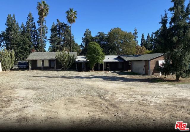 2445 N Towne Avenue, Pomona CA: https://media.crmls.org/mediaz/af38bb01-2e24-4426-8c0d-f9363cdf680d.jpg