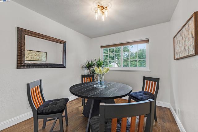 4421 Muirwood Dr, Pleasanton CA: https://media.crmls.org/mediaz/af38e77a-72c4-4ee4-ad3a-7505d4ef4f70.jpg