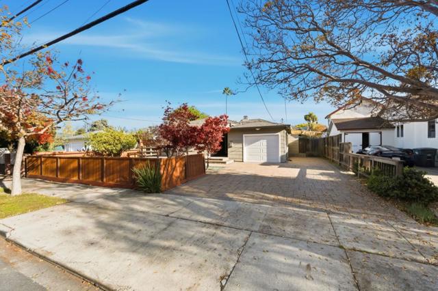 976 2nd Avenue, Redwood City CA: https://media.crmls.org/mediaz/af38fc70-5e55-4b37-881d-7c787158e067.jpg