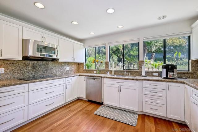 3625 Country Meadow Ln, Escondido CA: https://media.crmls.org/mediaz/af390579-6231-45ba-bc2c-89d5881d8b50.jpg