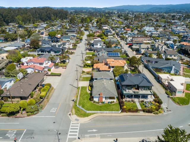 102 32nd Avenue, Santa Cruz CA: https://media.crmls.org/mediaz/af39e483-3ed8-4aee-a18a-874e8f91699d.jpg