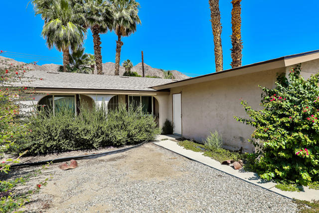51191 Avenida Herrera, La Quinta CA: https://media.crmls.org/mediaz/af39fec7-8ebd-4ae5-938b-4fdbefa7fde4.jpg