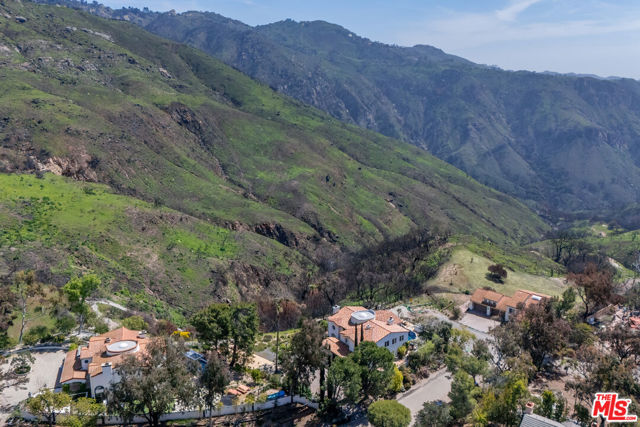 23407 W Copacabana Street, Malibu CA: https://media.crmls.org/mediaz/af3a11f3-6b9a-4dcb-b7d5-55c00a37a19a.jpg