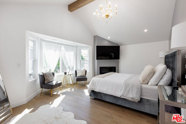 18721 Hatteras Street, Tarzana CA: https://media.crmls.org/mediaz/af3a5ea0-3095-4b49-99d5-441e4e6aebcb.jpg