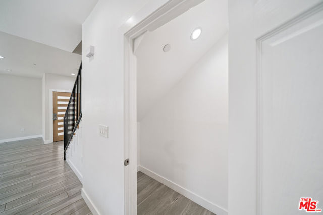 1121 Browning Boulevard, Los Angeles CA: https://media.crmls.org/mediaz/af3a7065-a9ee-4d09-948e-d36ffeabed6a.jpg
