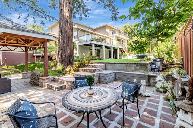 3119 Oak Knoll Drive, Redwood City CA: https://media.crmls.org/mediaz/af3ae790-9e9b-4ea5-b70e-e5e064e532a2.jpg