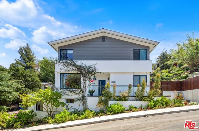 4841 Minden Place, Los Angeles CA: https://media.crmls.org/mediaz/af3b4e82-ab49-425c-bf81-a10c50a71edc.jpg