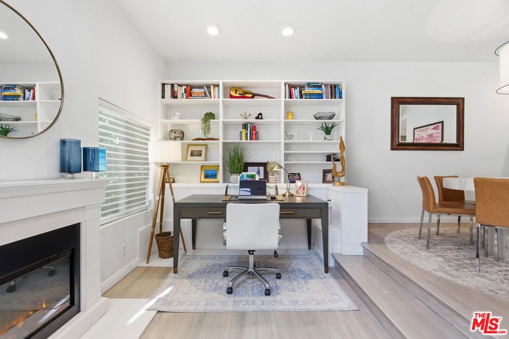 514 S Barrington Avenue #104
