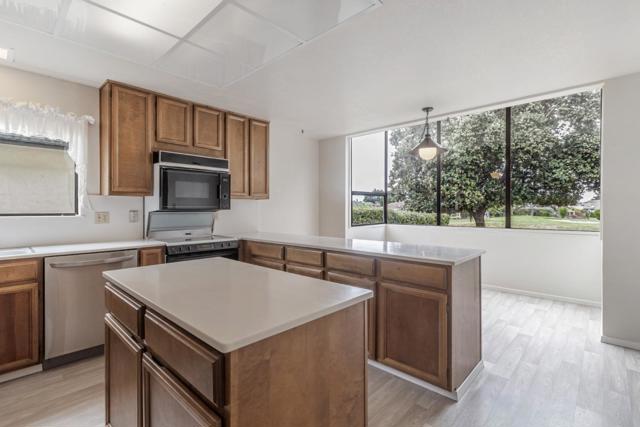 483 Winged Foot Road, Half Moon Bay CA: https://media.crmls.org/mediaz/af3c4ecd-1d95-4a80-bf4d-21f8cb78b4a7.jpg