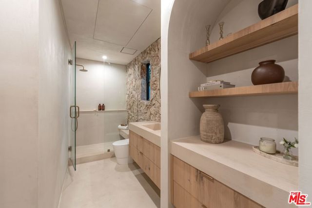 Image 47 of 69 For 11746 Blix Street