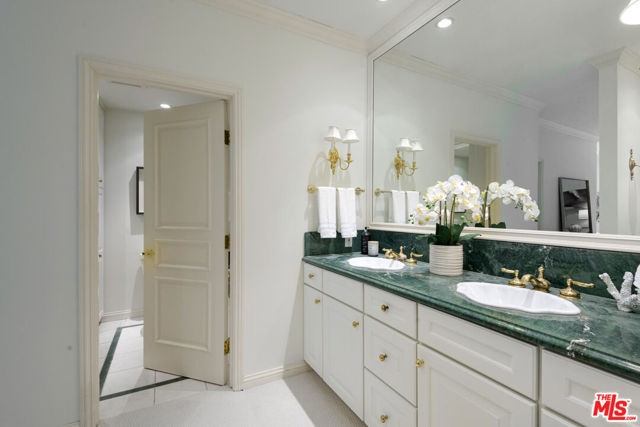 67 Seaview Drive, Santa Barbara CA: https://media.crmls.org/mediaz/af3cc27c-e0e4-4ed9-88c6-701c971c311c.jpg