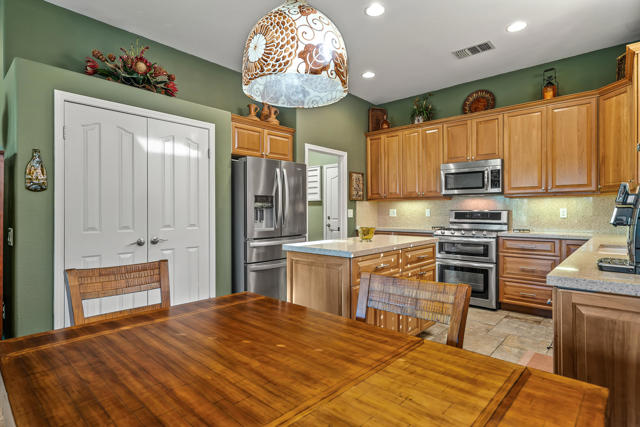 44327 Royal Lytham Drive, Indio CA: https://media.crmls.org/mediaz/af3d2310-ad81-49ed-a2fd-2edb8000944e.jpg