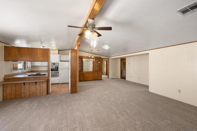 9255 N Magnolia Avenue, Santee CA: https://media.crmls.org/mediaz/af3d2cb7-ab6d-4bb5-b761-ab046858e1f9.jpg