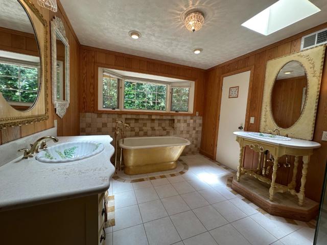 25228 La Loma Drive, Los Altos Hills CA: https://media.crmls.org/mediaz/af3dd4ab-34d5-4190-89ac-b4fcdee06f0f.jpg