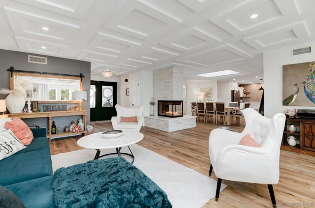 13555 Sagewood Dr, Poway CA: https://media.crmls.org/mediaz/af3dee74-6a67-403b-8550-4b27efdd5cb3.jpg