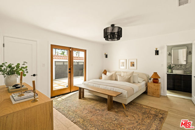 3928 S Bronson Avenue, Los Angeles CA: https://media.crmls.org/mediaz/af3df290-053b-49ff-932d-796debed88fc.jpg