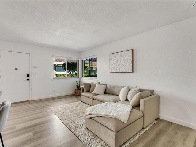 4475 Diamond Street, Capitola CA: https://media.crmls.org/mediaz/af3e4e95-cb97-4760-814c-182630f5acb0.jpg