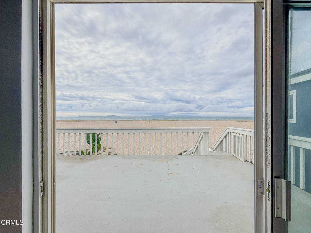 https://media.crmls.org/mediaz/af3f1d52-c2c0-4344-8ba8-a5c54514d4bf.jpg?preset=X-Large