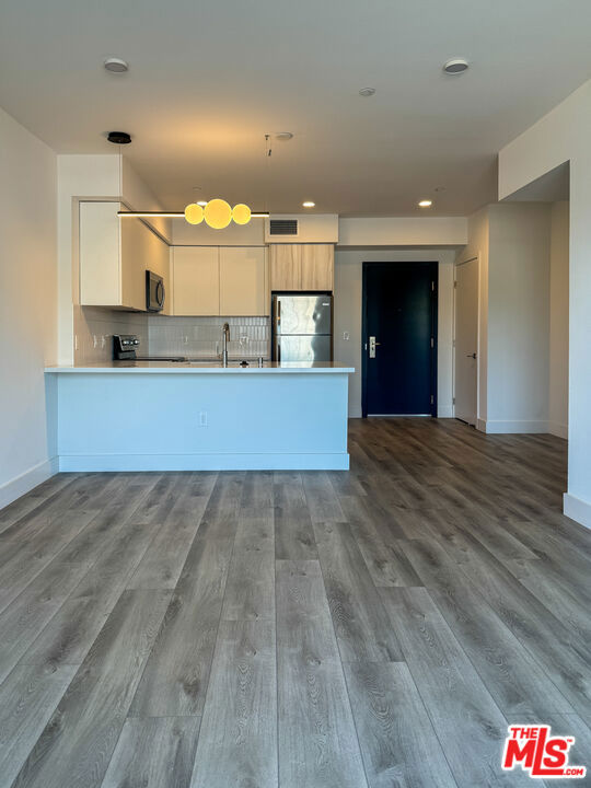 6535 Melrose Avenue, Los Angeles CA: https://media.crmls.org/mediaz/af3f22c0-1e16-4eae-9ee8-2d538a916be1.jpg