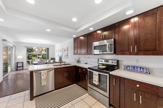 Detail Gallery Image 8 of 31 For 4670 Coralwood Cir, Carlsbad,  CA 92008 - 2 Beds | 2/1 Baths