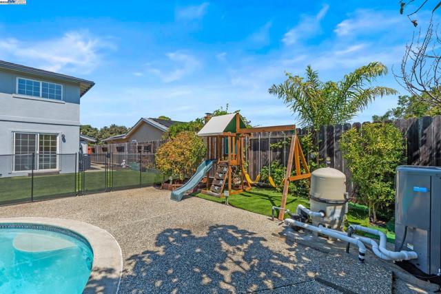 7574 Birkdale Dr, Newark CA: https://media.crmls.org/mediaz/af401a44-e251-4223-978f-0e9202d57ef1.jpg