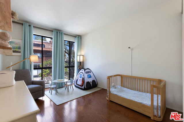11805 Mayfield Avenue, Los Angeles CA: https://media.crmls.org/mediaz/af401e46-530f-4ef1-8dff-c9e2fb6483ac.jpg