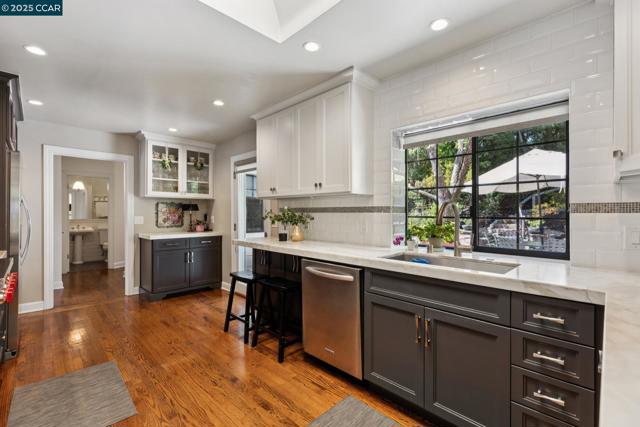 3081 Walnut Blvd, Walnut Creek CA: https://media.crmls.org/mediaz/af4028f9-5583-4d46-b1b1-07db53ef8858.jpg