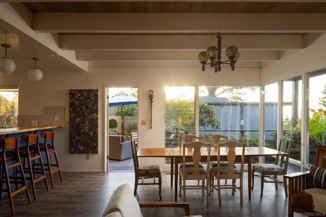 364 Bellaire Street, Del Mar CA: https://media.crmls.org/mediaz/af405e1e-40df-450e-ba08-73a08a3e0e96.jpg