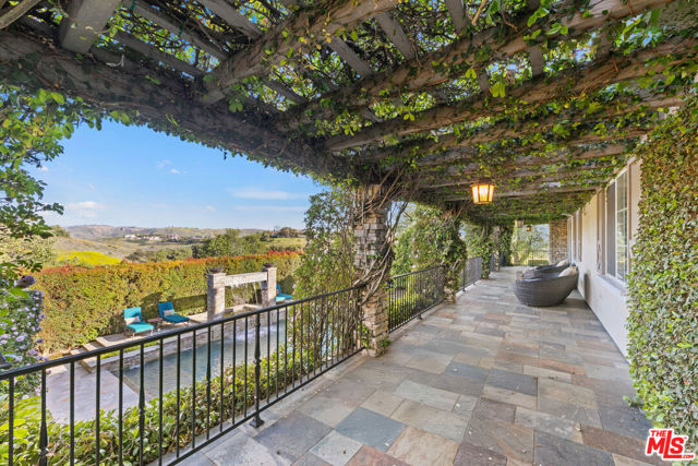 13418 Nightsky Drive, Camarillo CA: https://media.crmls.org/mediaz/af40d10b-9d76-43ba-8158-4d5f5007ef41.jpg