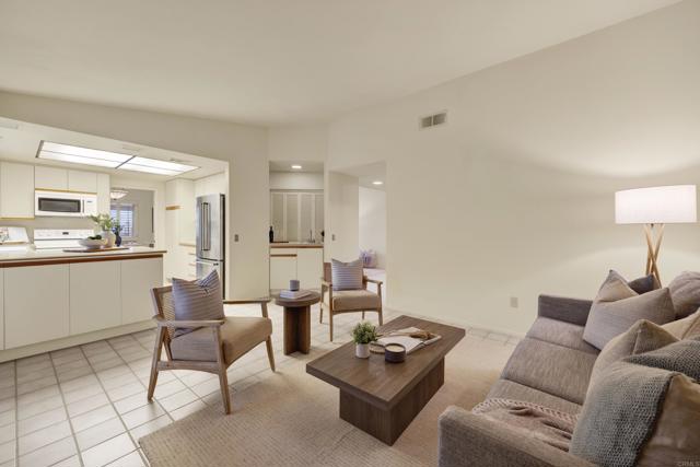 Detail Gallery Image 6 of 22 For 13025 Avenida Marbella, San Diego,  CA 92128 - 2 Beds | 2 Baths